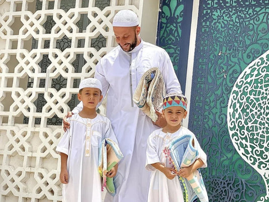 كيف تعلم وتشجع أطفالك الصغار على الصلاة؟