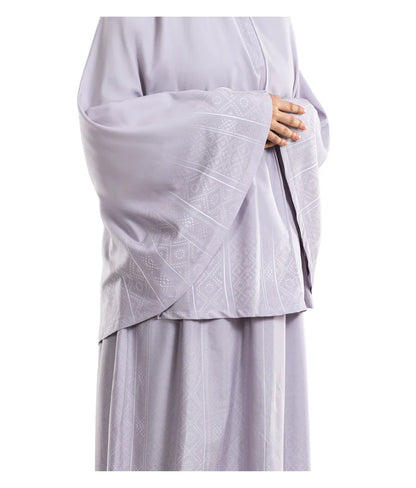 ملابس الصلاة باللون النهدي